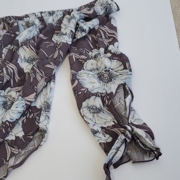 Nordstrom One Clothing Off The Shoulder Gray Blue Floral Flutter Tie Sleeve Top - Picture 8 of 8